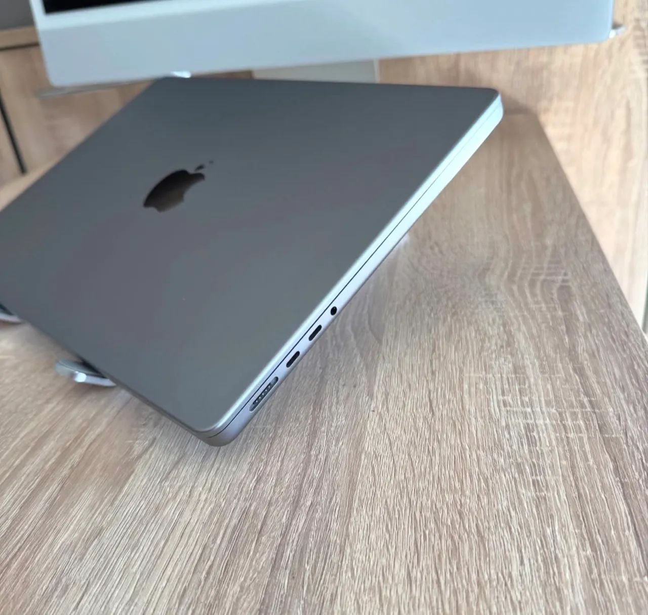 MacBook Pro 14.2 M1 Pro 2021 16GB / 512GB SSD - Notebooks - Centro