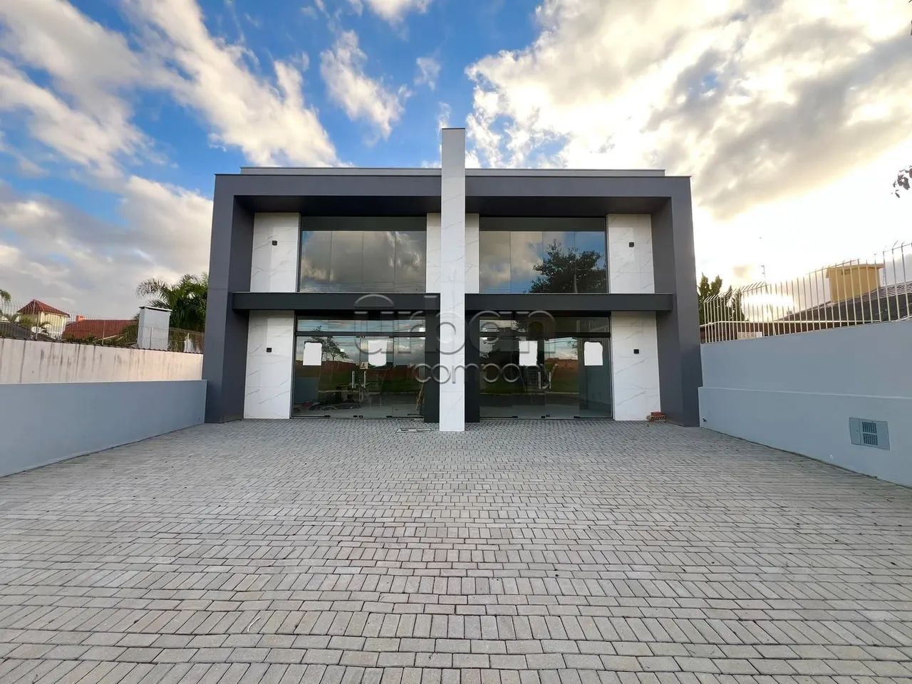 Sala Comercial na Av. Monte Castelo