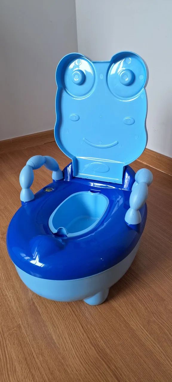Troninho infantil sapinho azul  - Foto 3