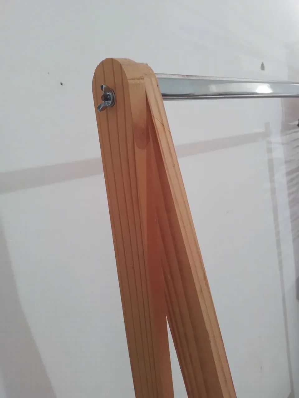 Arara para roupas com 2 prateleiras - Foto 3