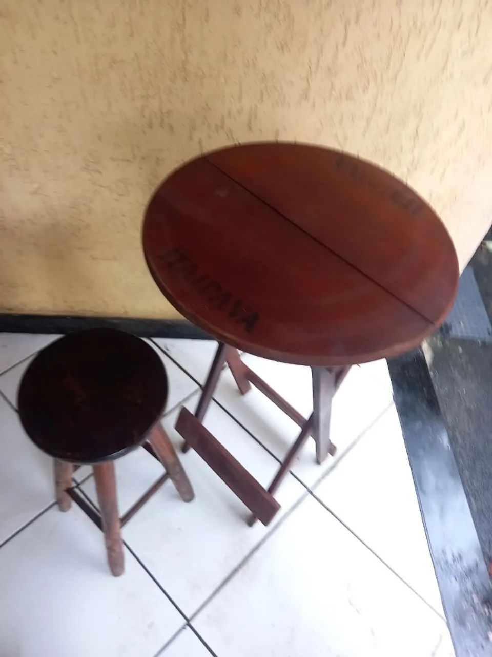  MESA BISTRÔ + 2 BANCOS - 2 CONJUNTOS CADA UM COM 1 MESA E 2 BANCOS - Foto 4