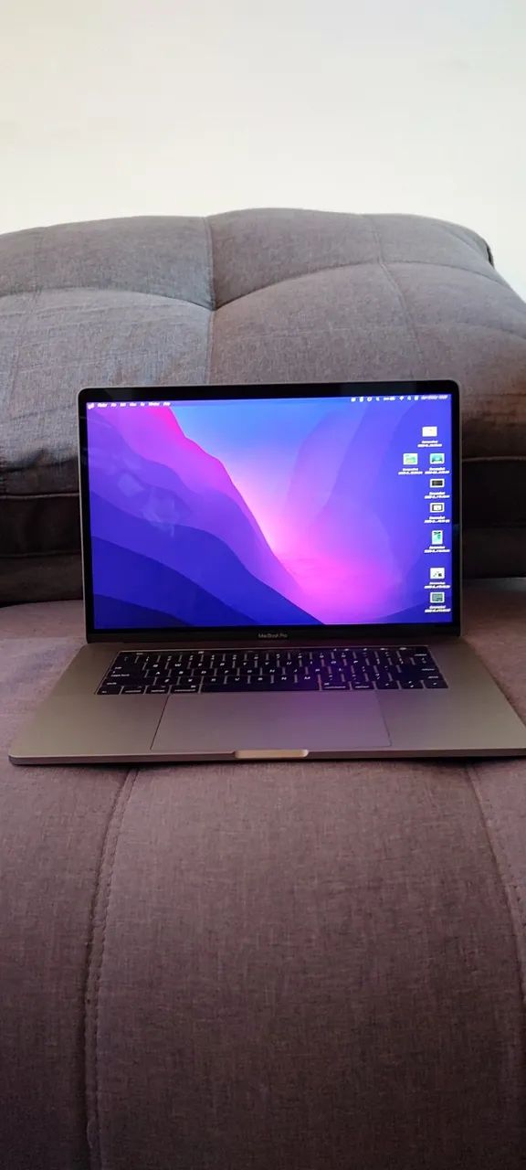 MacBook Pro 15" 2017 i7 16GB 256GB SSD Touch Bar