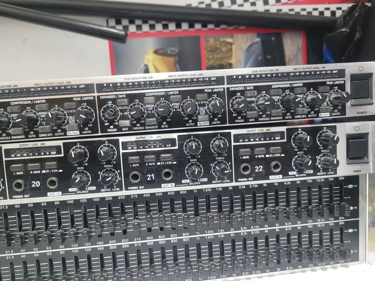 Behringer Multicom Pro-XL MDX4600 - Compressor/Limiter 4 Canais