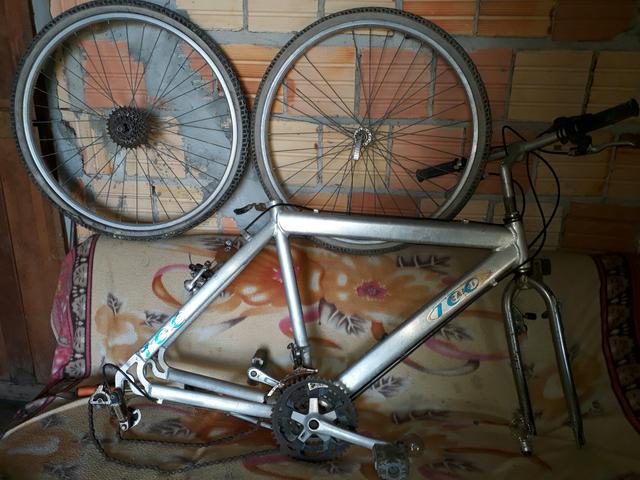 Bicicleta de alumínio