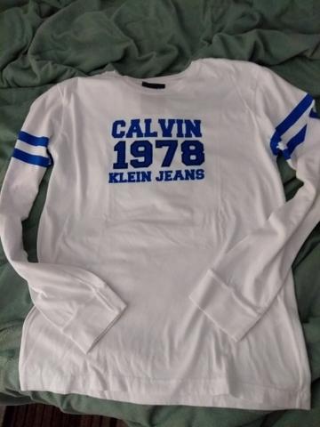 Camiseta Calvin Klein, nova,tamanhoP