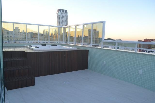 Apartamento 4 suítes, Cozinha com churrasqueira a carvão, com 4 vagas de garagem! - Foto 9