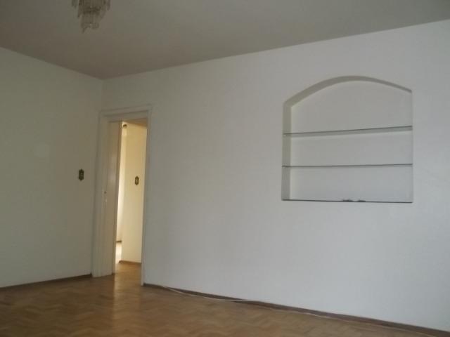 Apartamento dois dormitórios + dep. de empregada, central, ótimo para estudantes - Foto 2