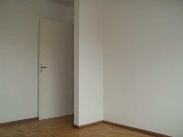 Apartamento dois dormitórios + dep. de empregada, central, ótimo para estudantes - Foto 9