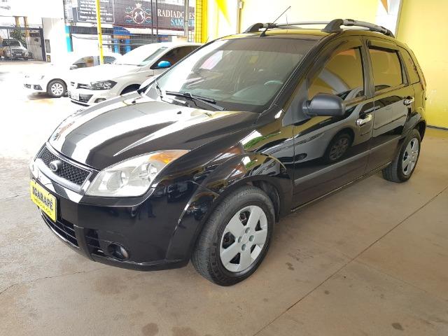 Fiesta Hatch Completo. Muito bem conservado!