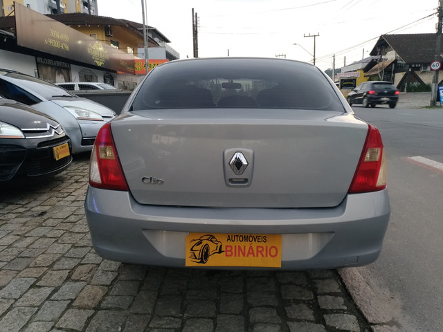 Clio sedã 1.6 2006 privillege - Foto 5