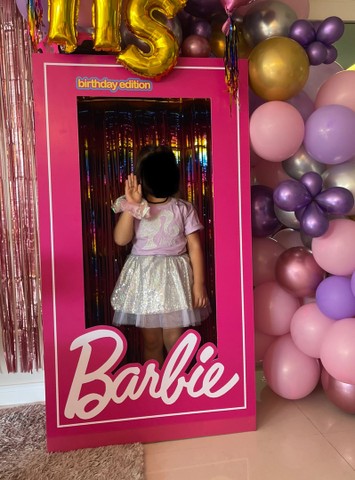 Self point Barbie 