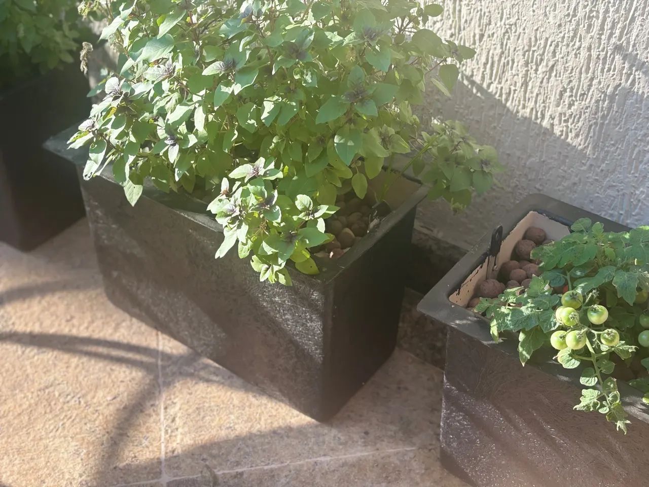 Jardineira em Fibra c/ manta Bidin e argila expandida para drenagem - Foto 6