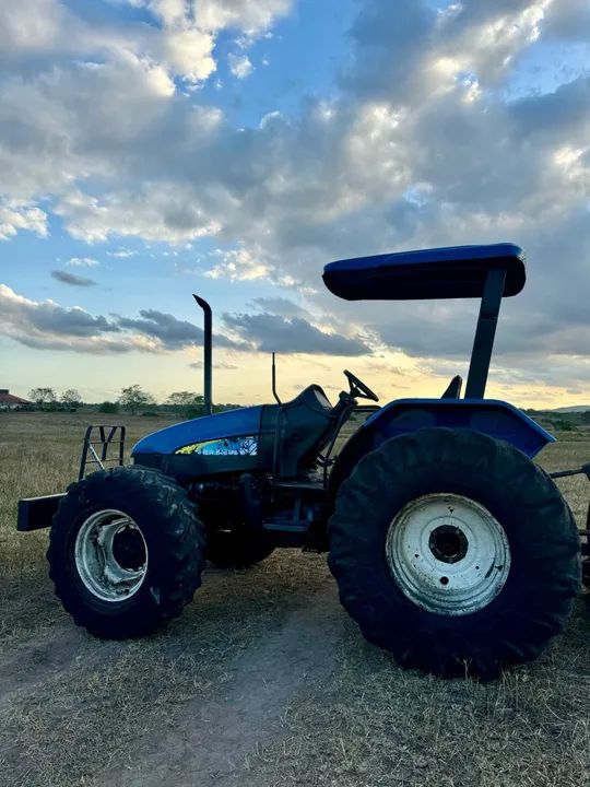 Trator New Holland TL75 traçado ano:2011 - Foto 2