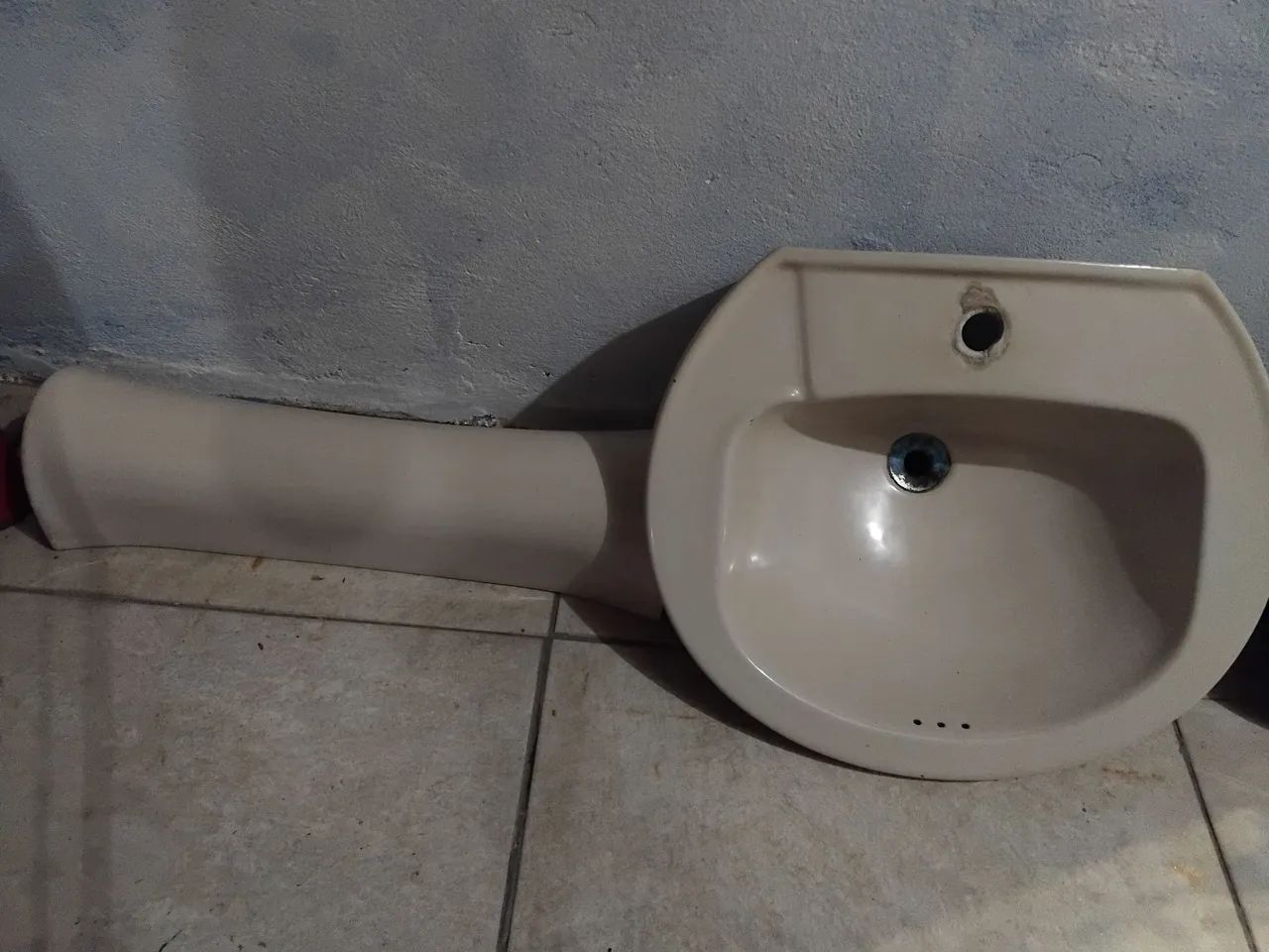 Vende se pia de banheiro 