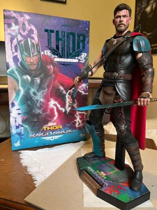 Thor Gladiador (Gladiator) Deluxe: Thor Ragnarok (Escala 1/6) MMS445