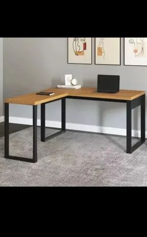 Escrivaninha de ferro e MDF 