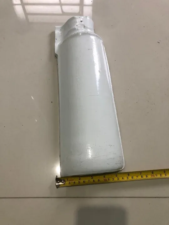 Vende-se cumeeira de cerâmica esmaltada 1 face 40cm x 15cm cor branca