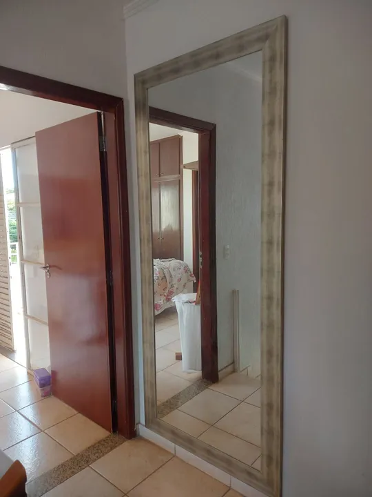Espelho c moldura prateada