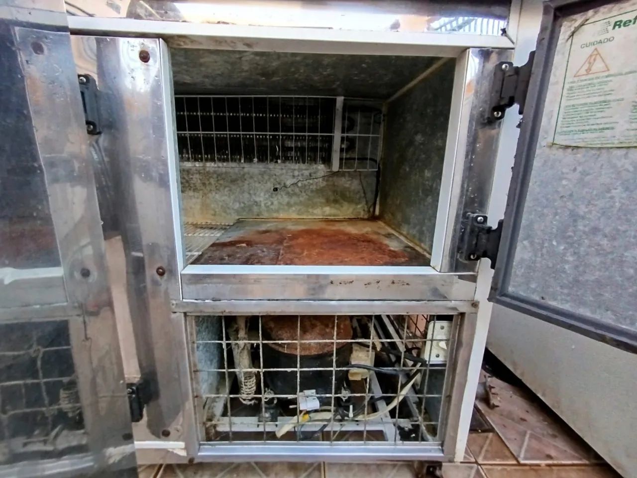 Freezer balcão em inox 3 portas Refrimate - Foto 4