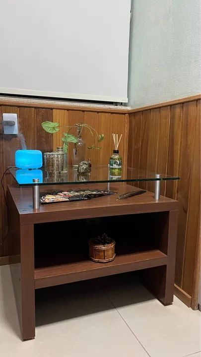 Mesa de madeira com tampo de vidro - Foto 4