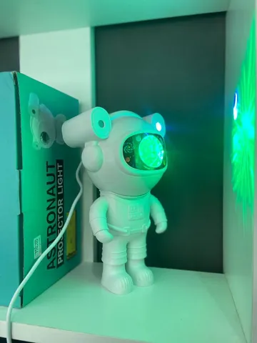 Astronauta projetor de galáxias - ENTREGA A DOMICÍLIO