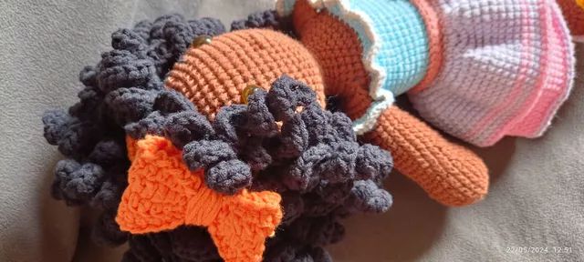Boneca toda artesanal em amigurumi, só via pedido, leia a descrição - Foto 4