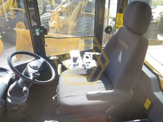 Pá carregadeira Komatsu WA320 2019 9.500h revisada - Foto 5