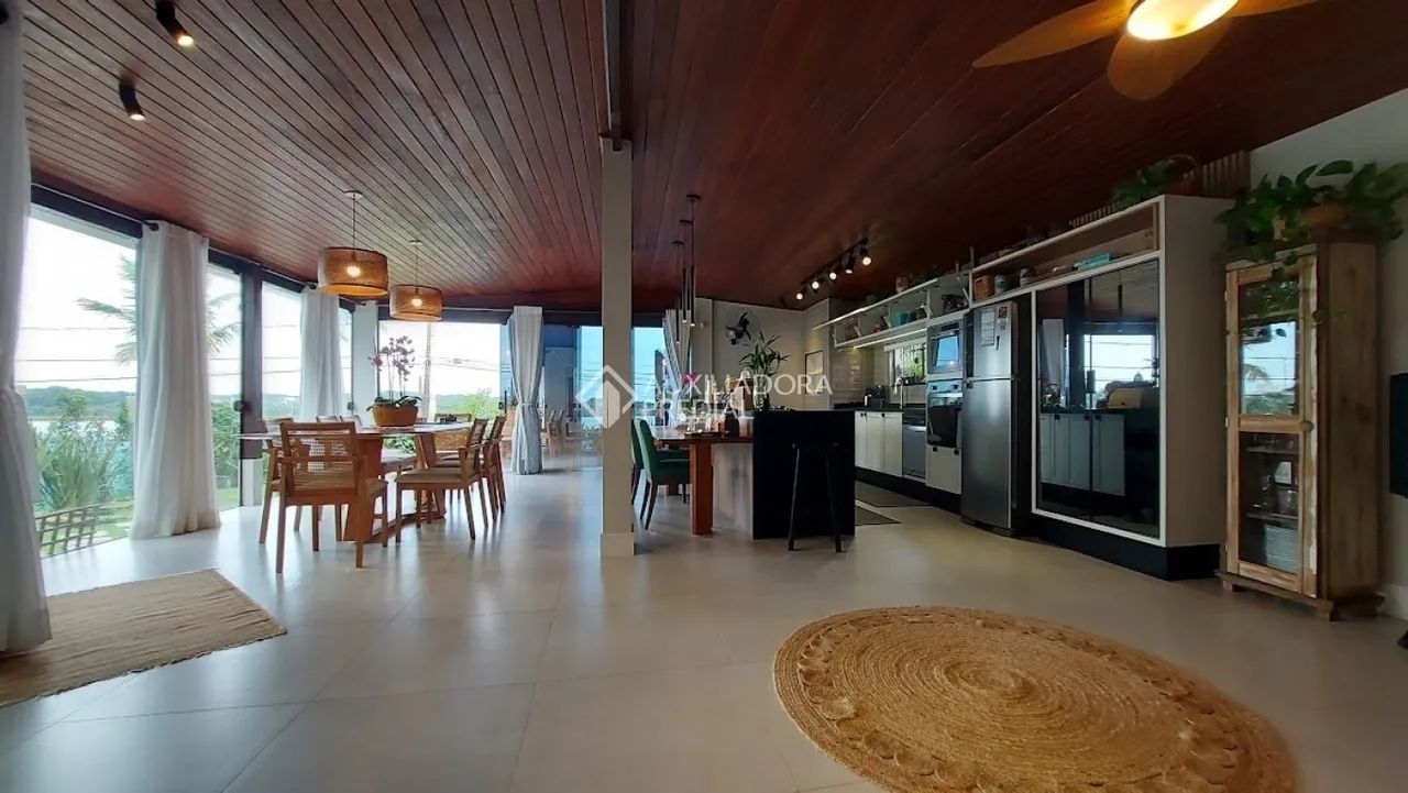 Casa com 4 quartos (1 suíte) no Novo Campeche - Florianópolis -SC