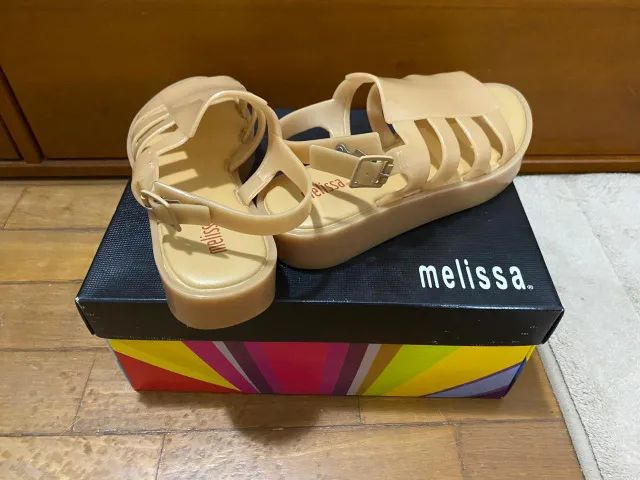 Sandália Melissa Bege - Flat - Tam. 35 - COM CAIXA - Foto 2