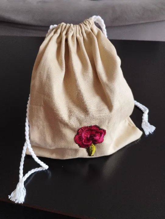 Bolsa de pano com fechamento em cordão, nova