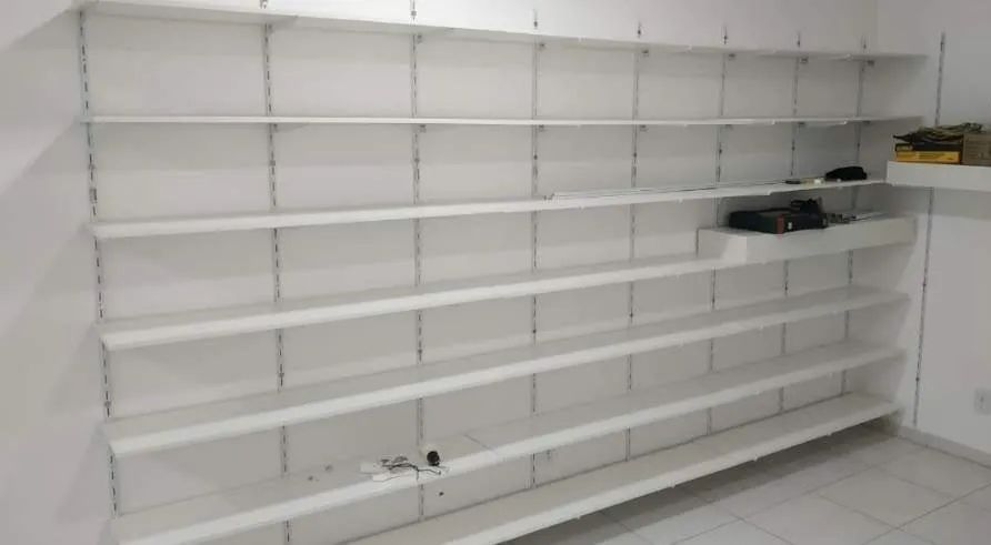Prateleira completa para loja (MDF 120x30 + Cremalheira + Suportes)