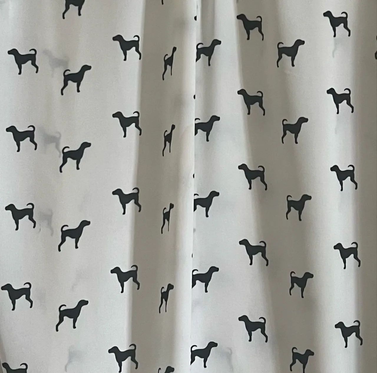 Camisa estampada branca e preta - Foto 3
