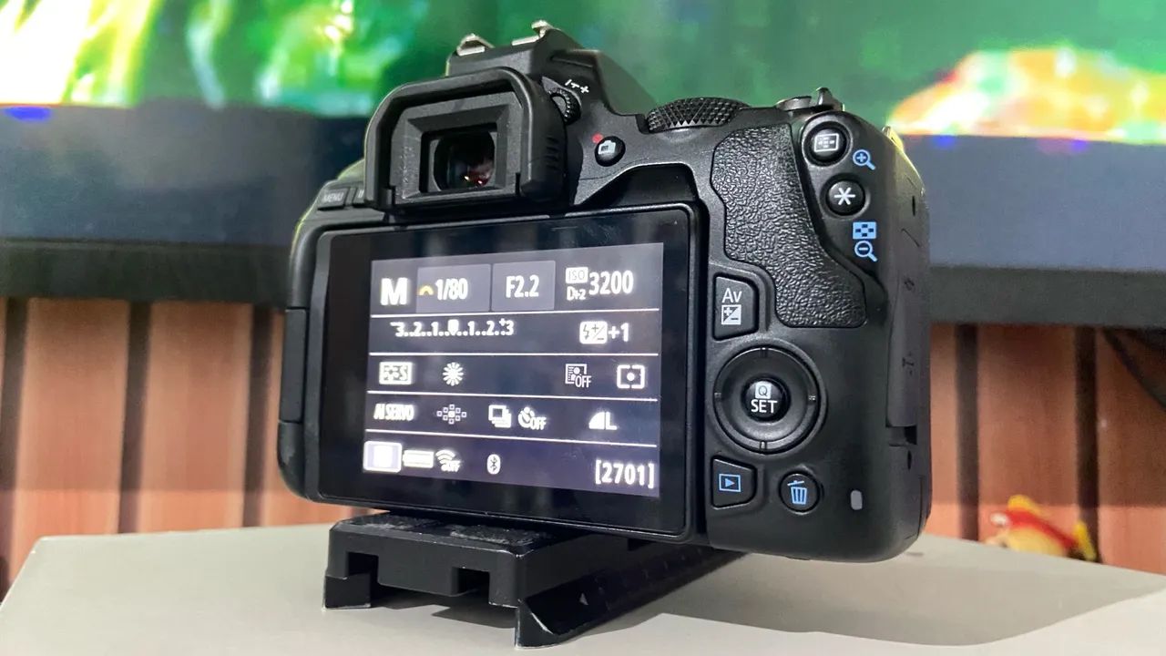 Câmera Canon DSLR 250D (SL3)- Ótima para eventos, filmagens 