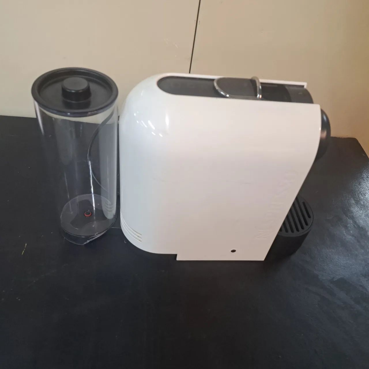 Cafeteira modelo C50 Nespresso - Foto 4