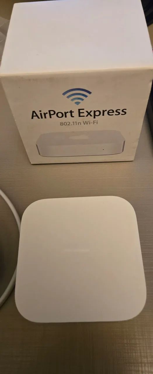 Apple Airport A1392 router in excellent condition64341172851457122