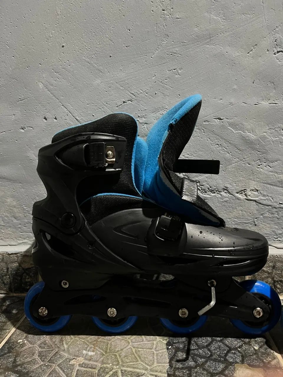 Patins Roller Inline Ajustável Preto e Azul - Foto 3