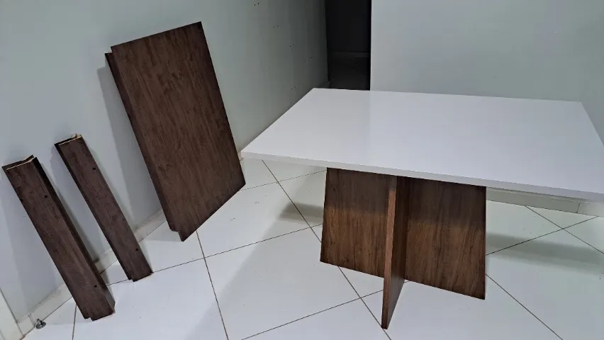 Mesa de quatro cadeiras