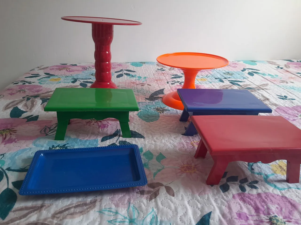 Kit de Mini Mesas Coloridas para Decoração de festinhas infantis
