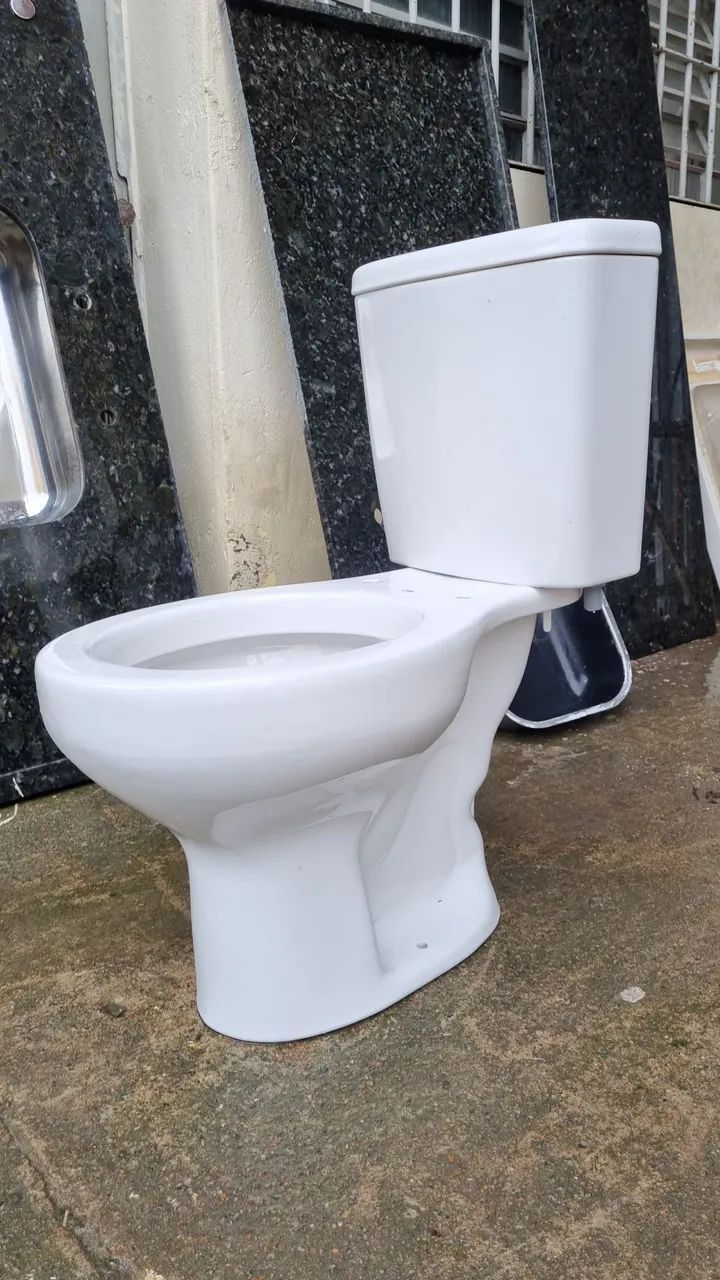 Vaso Deca Ravena com caixa acoplada 