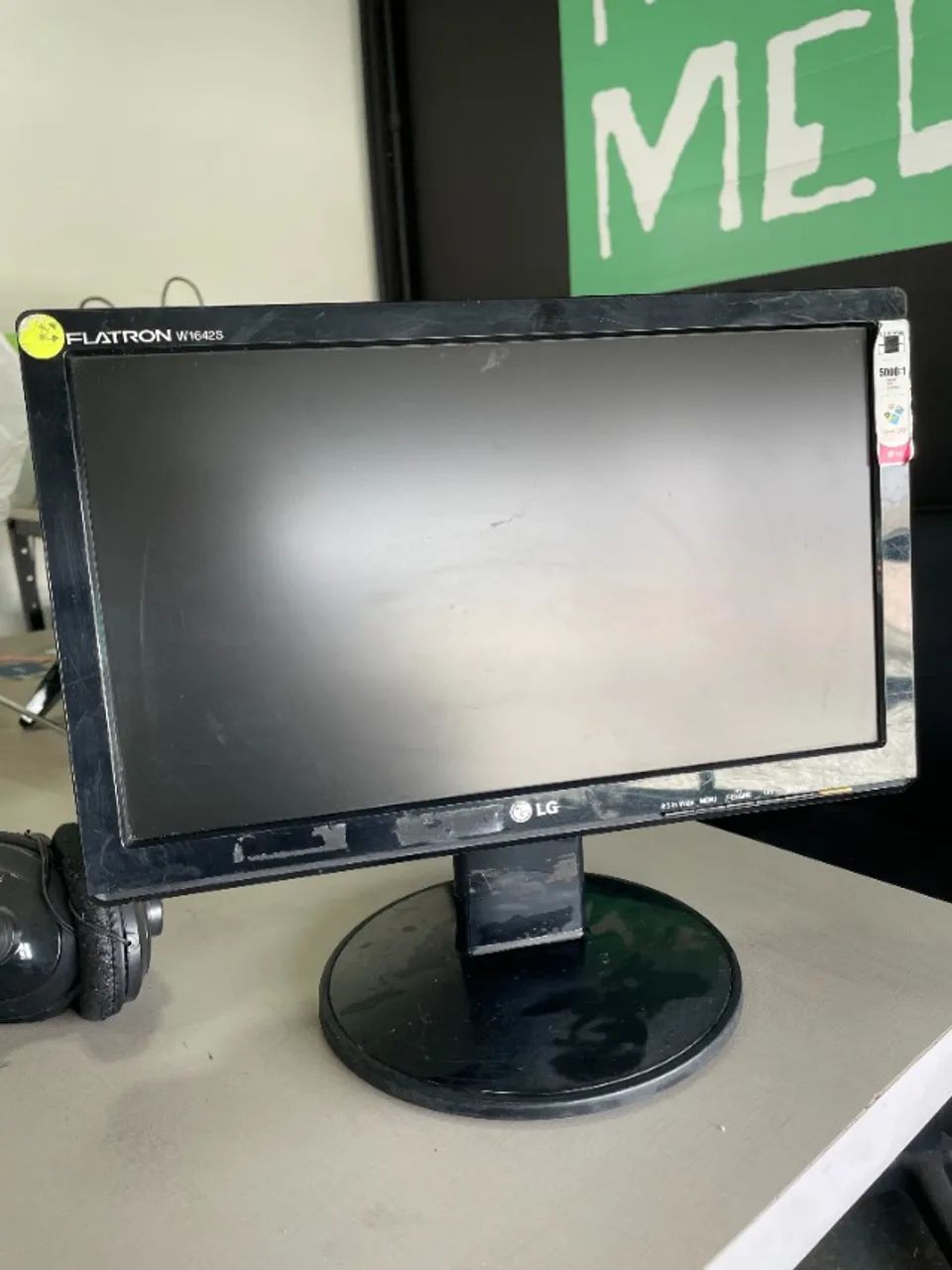 LG Flatron W1642S 15.6-Inch Monitor64168573545346121