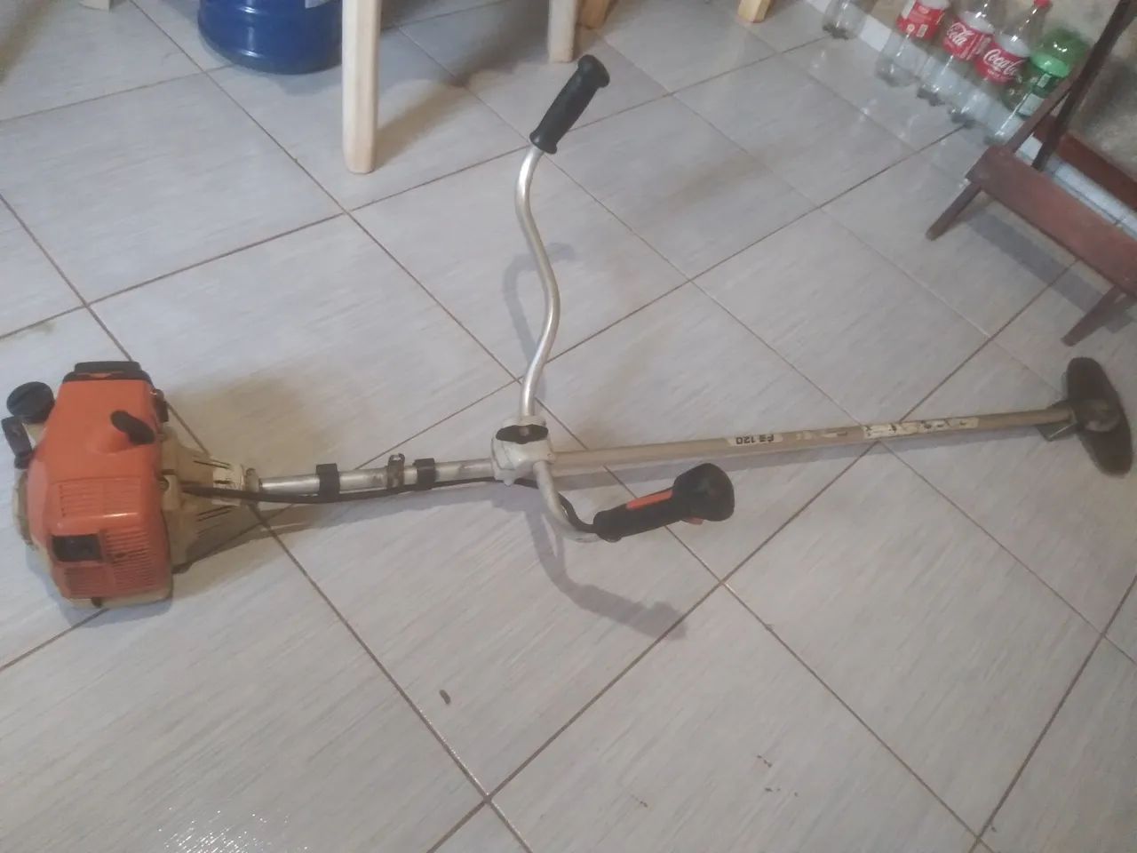 Vende se roçadeira semi nova sthil f5 150 - Foto 2