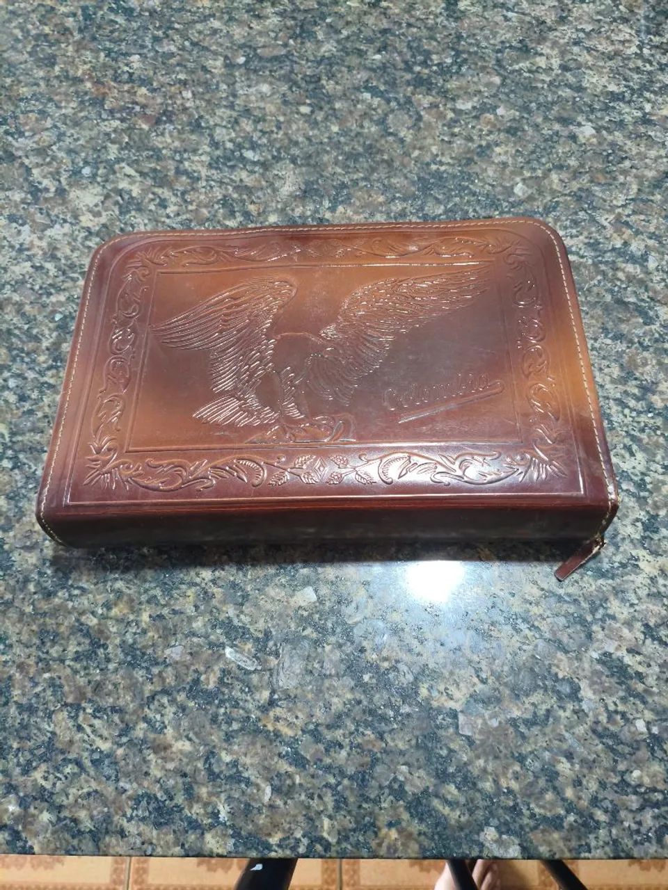 Colombian-style leather folder