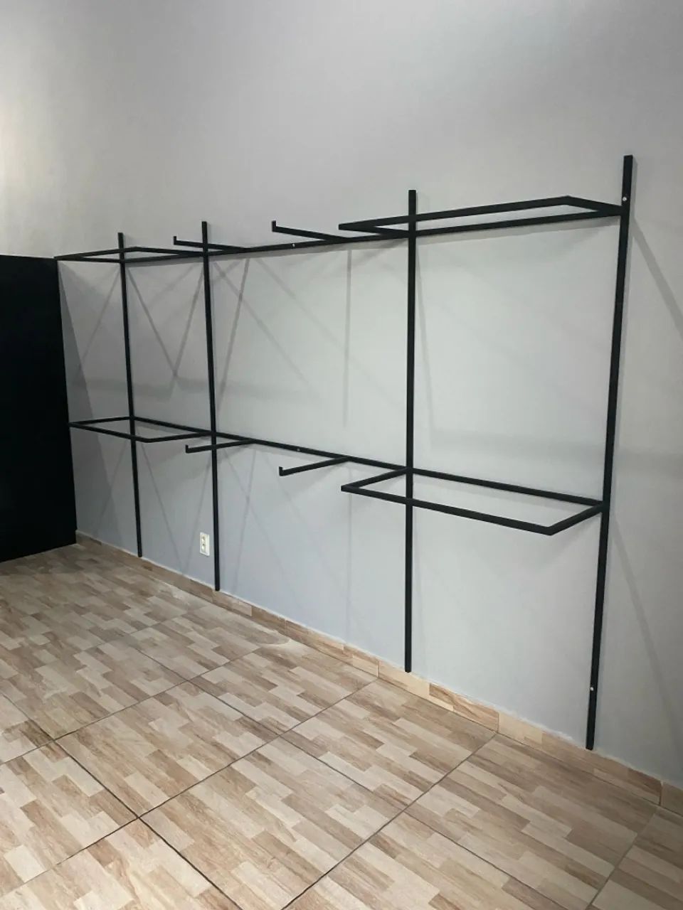 Arara de Roupa em Metal Preto
