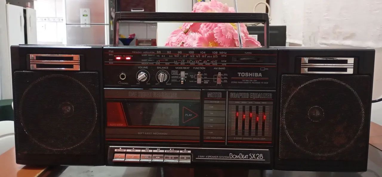 Toca-fitas e Rádio AM/FM Toshiba Bombeat SX-28