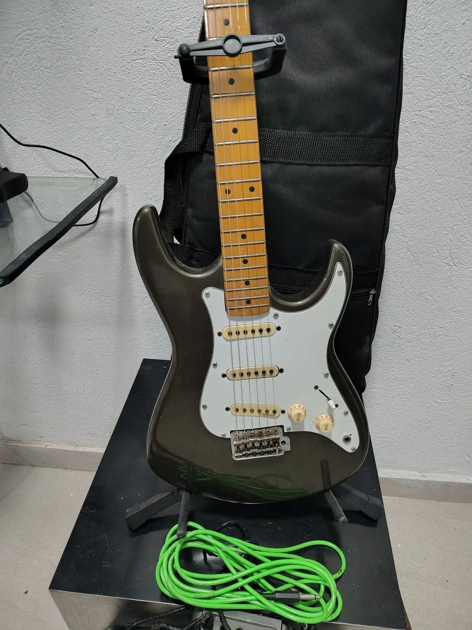 Guitarra guianini+caixa+pedaleira+cavalete+cabo+ capa - Foto 3