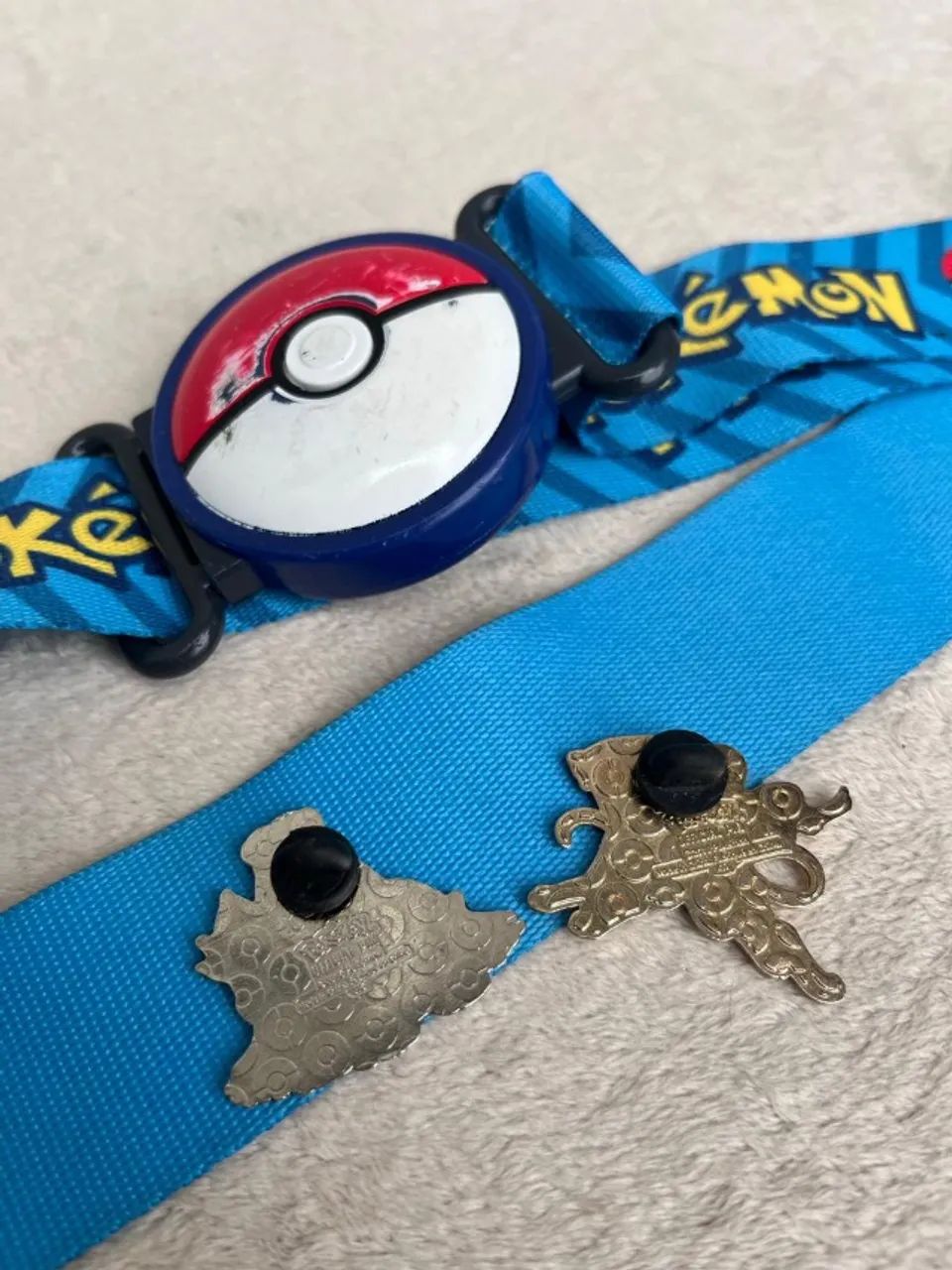 Cinto Pokémon 2 Broches Oficiais Suicune E Mega Camerupt - Foto 4
