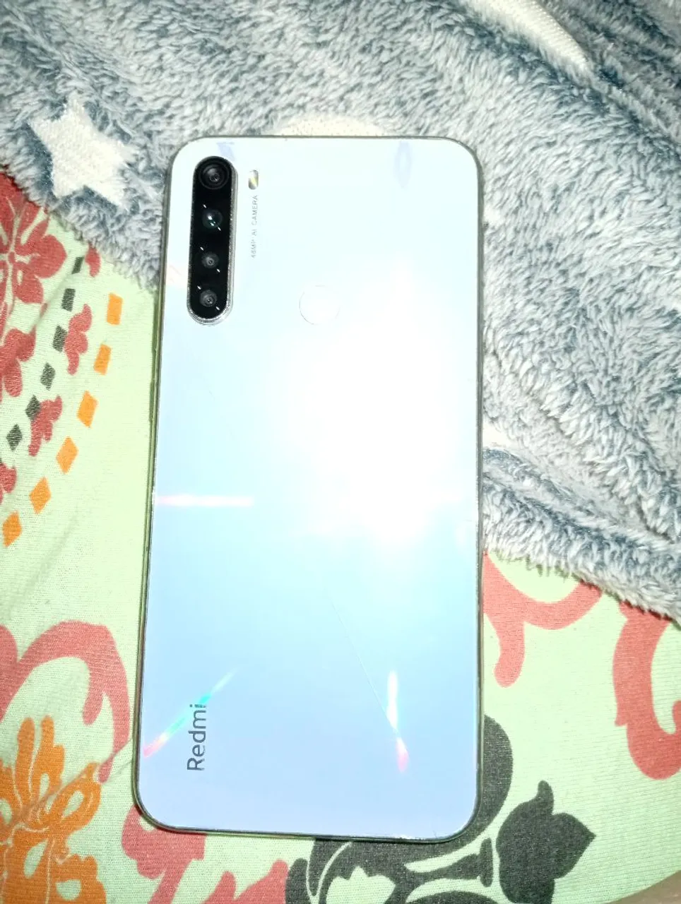 Redmi note 8 semi novo trincado no vidro da tela e no vidro traseiro