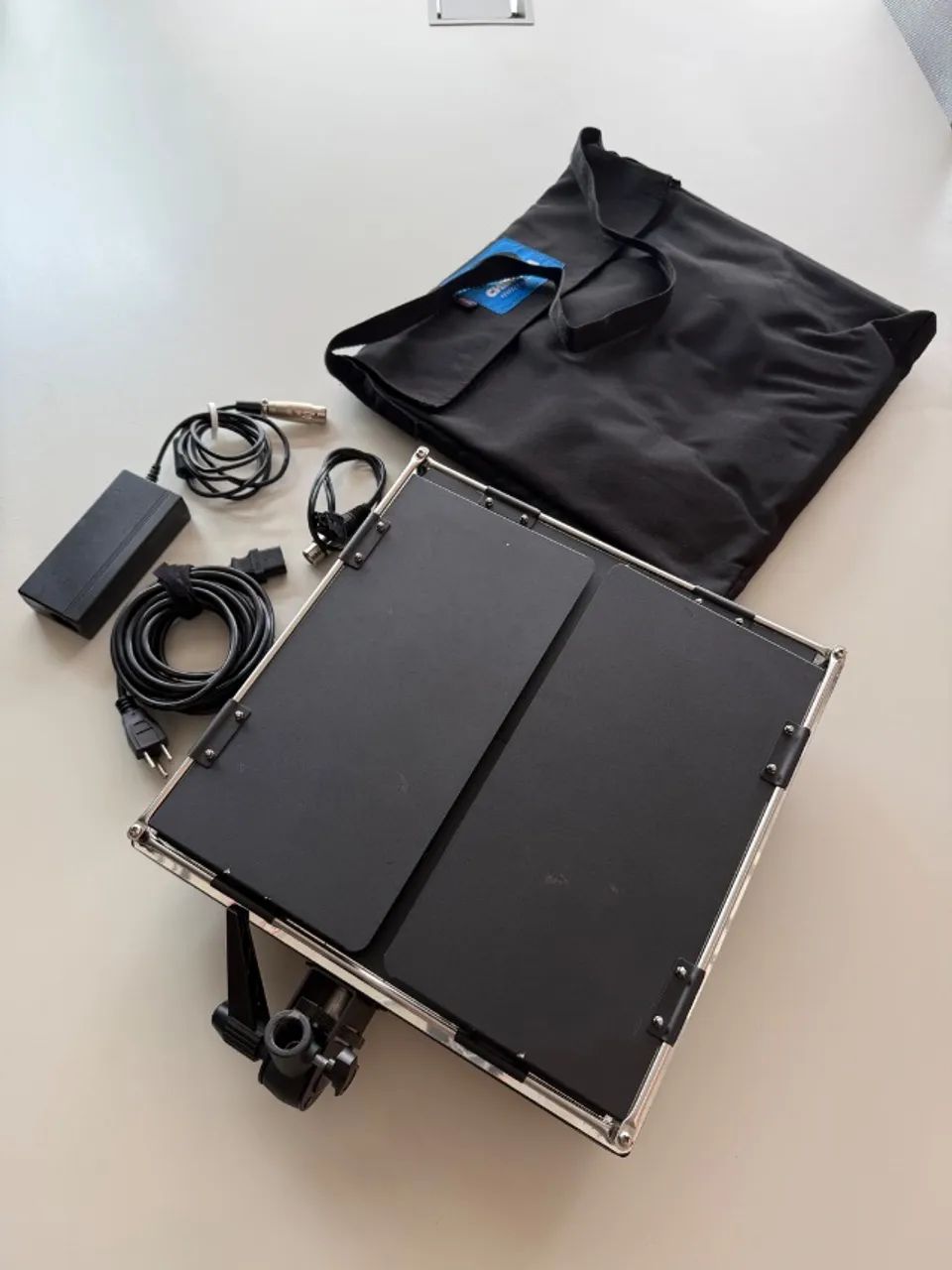 Painel de LED Ikan Bi-Color 1×1 - Profissional