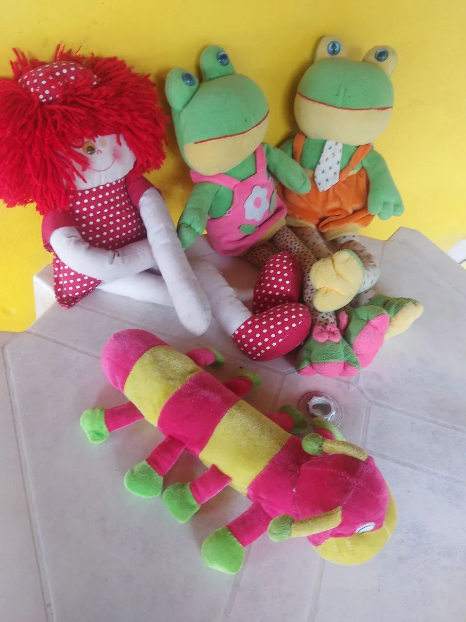 Lote de Pelúcias - Boneca e Lagarta