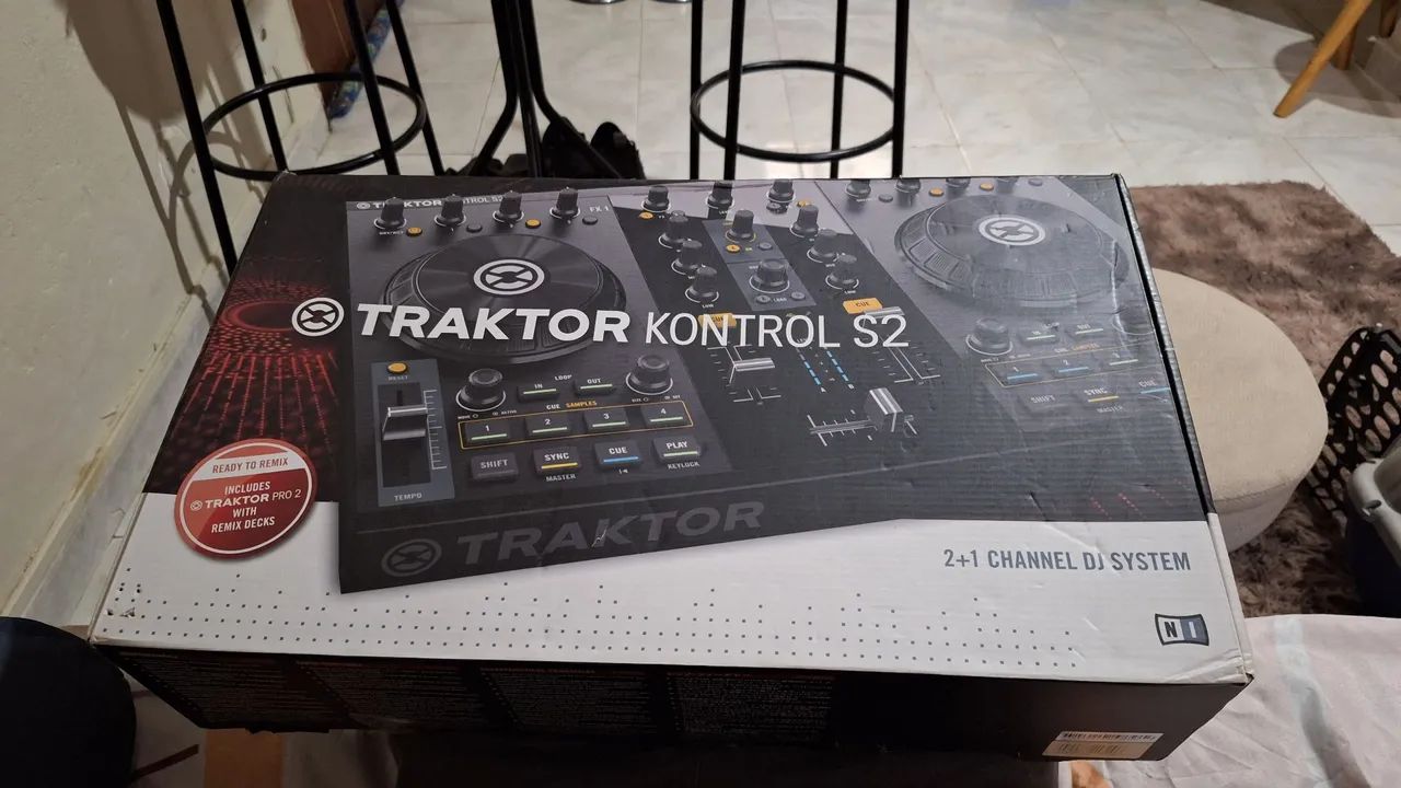 Controladora DJ TRAKTOR Kontrol S2 